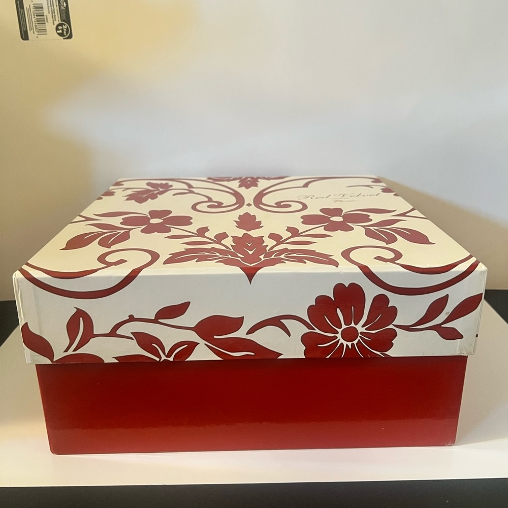 Red Velvet Sweets Tray by Rosanna - Picture 2 of 7